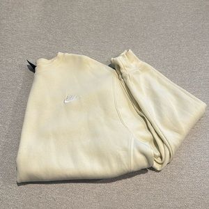 Men’s Pale Yellow Nike Crewneck